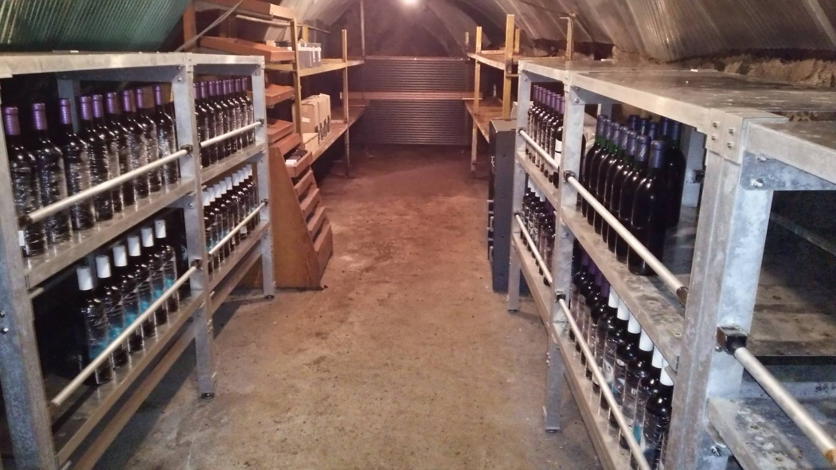 神岡鉱山内の音響熟成ワイン貯蔵庫